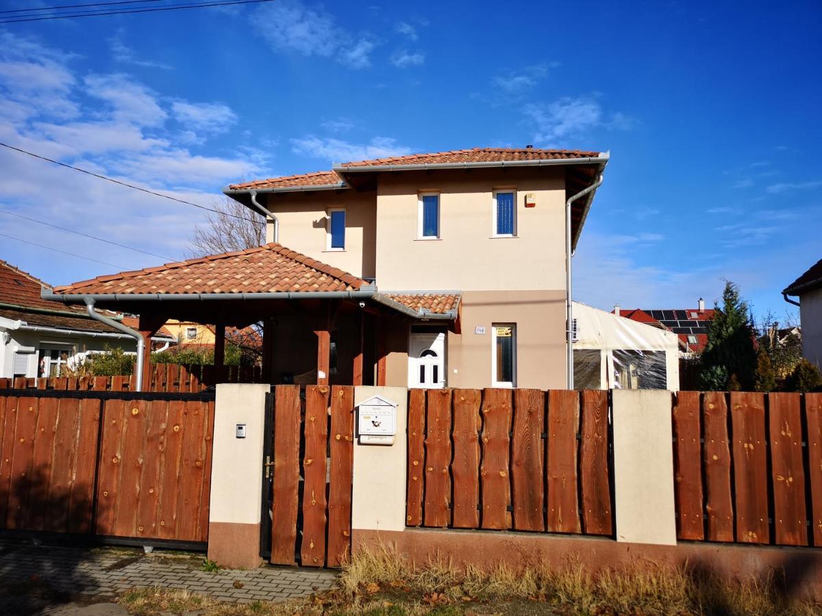 Airport Road/Repter Koezeli Haz Privat Parkoloval Apartment Budapesta Exterior foto
